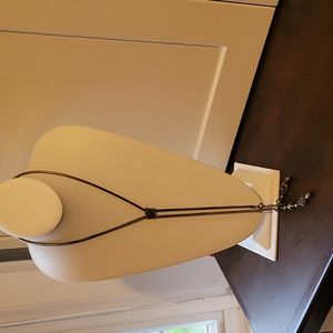 2/40 jewellry. Silver metal lariat style necklace